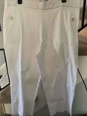 🆕- Woman’s Plus Size Counterparts Luxe Stretch White Capris